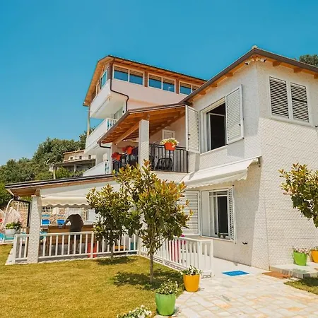 Vila&apartments Kadare Гостевой дом 4*