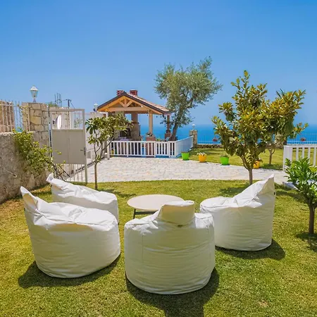 Vila&apartments Kadare 4* Палас