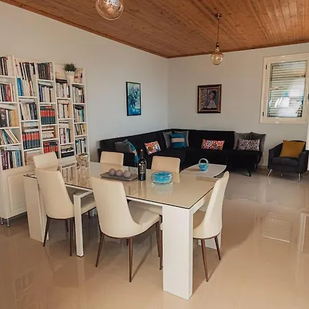 Vila&apartments Kadare Affittacamere 4*