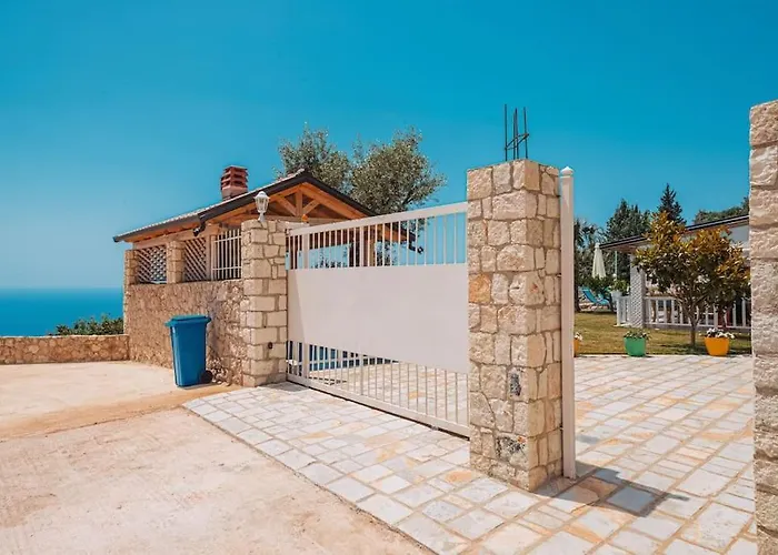 Vila&apartments Kadare Pensión 4*